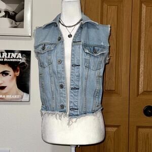 Umgee Denim Vest Womens Small Blue Light Wash Sleeveless Frayed Hem Button Front